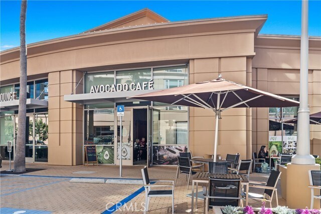 Building Photo - 5042 Scholarship