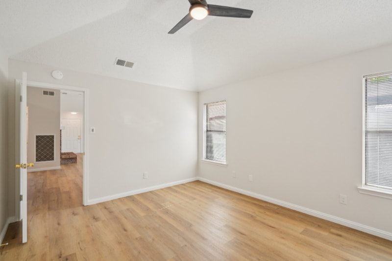 Building Photo - 558 Lee Dr