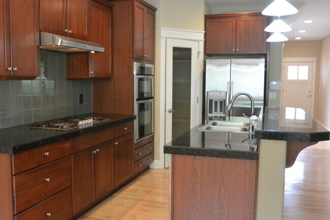 Building Photo - 1365 SE 194th Pl