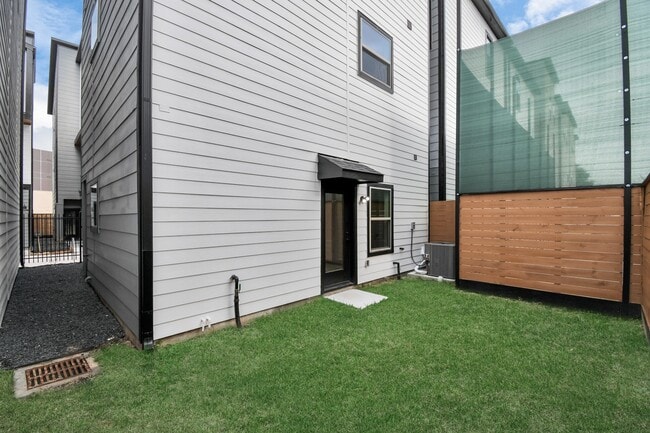 Building Photo - 2313 Eagle St