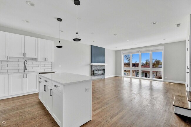 Building Photo - 2817 N 75th Ave