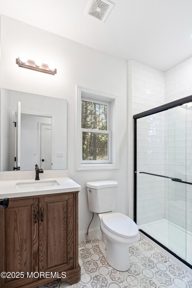 Building Photo - 1561 Scranton Ave