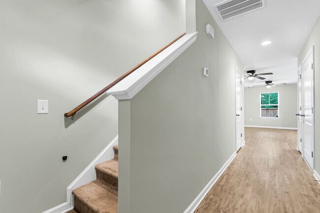 Building Photo - Beautiful Goose Creek Townhome!