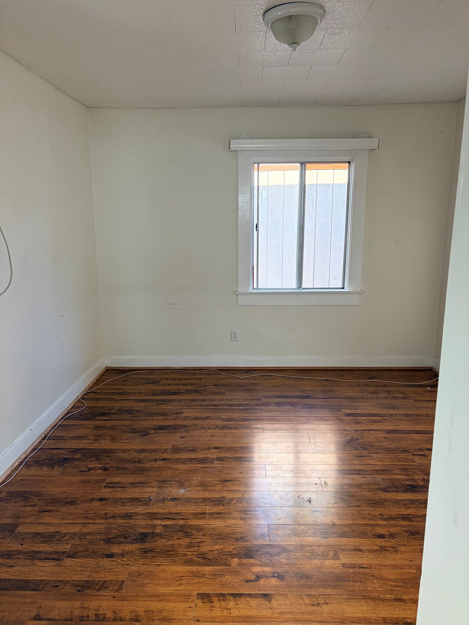 Building Photo - 608 E Angeleno Ave