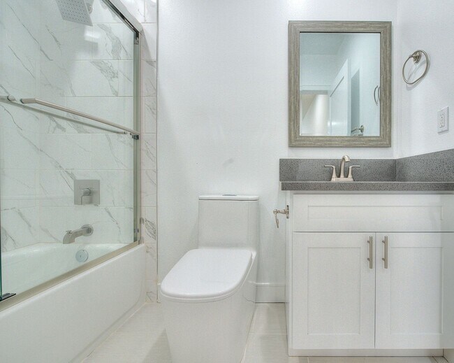 Building Photo - 11726 Hamlin St