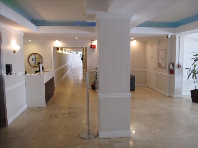 Building Photo - 5313 Collins Ave