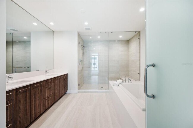 Building Photo - 301 1st St S