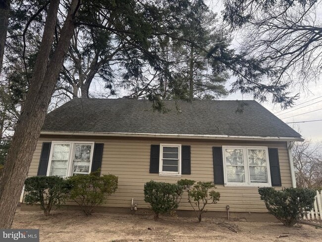 Building Photo - 491 N Latham St