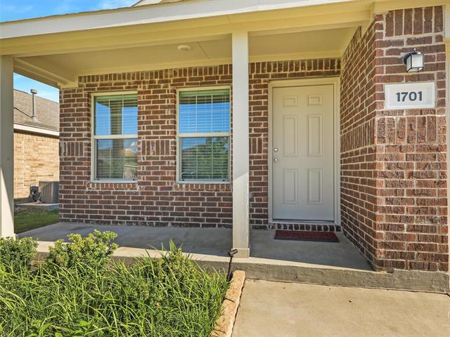 Building Photo - 1701 River Xing Dr