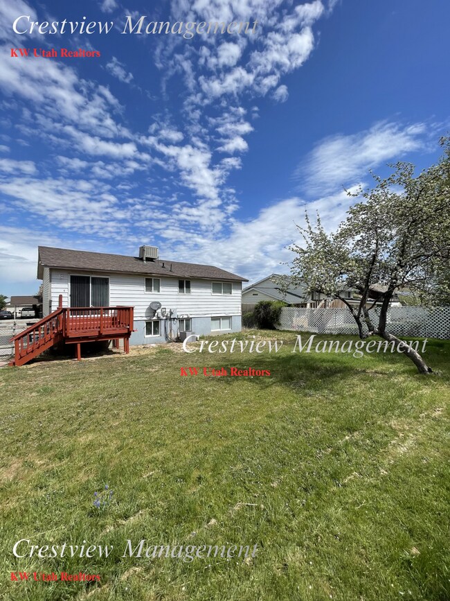 Building Photo - Spacious Home in Magna – Convenient Location! 1st month's rent free!