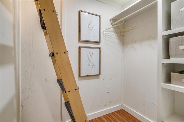 Building Photo - 1809 Whispering Oaks St