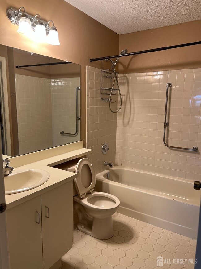 Building Photo - 196 Wycoff Way W