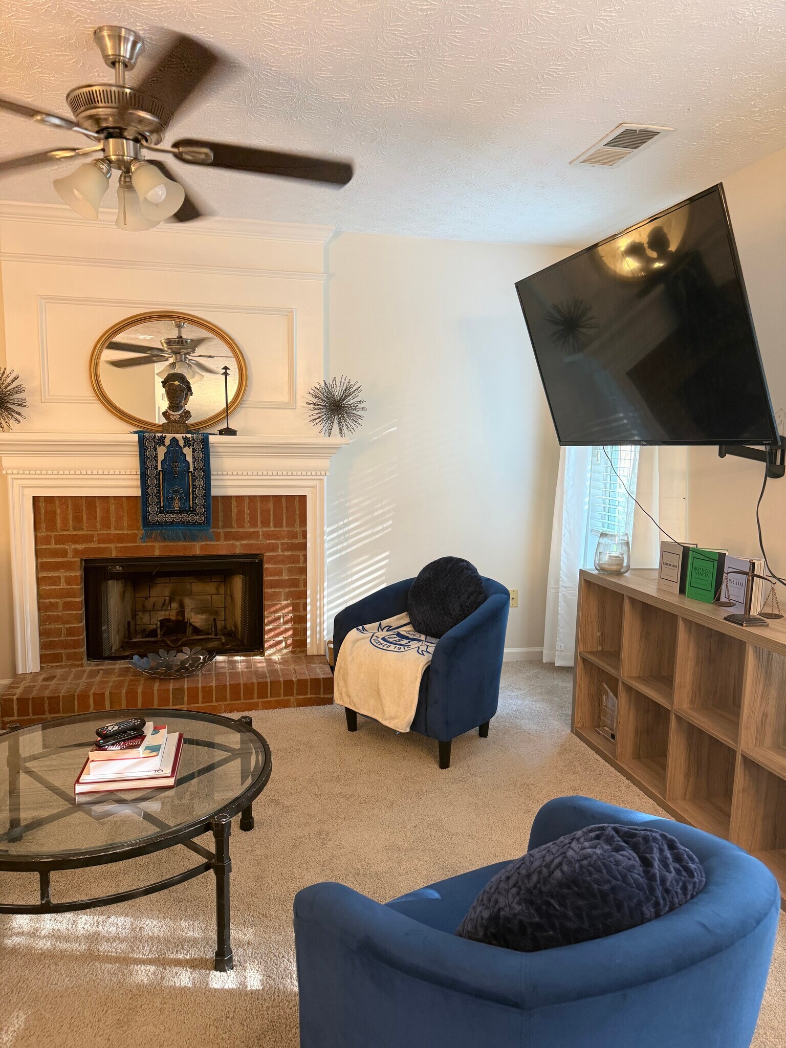 Building Photo - 380 Birchmere Close SW