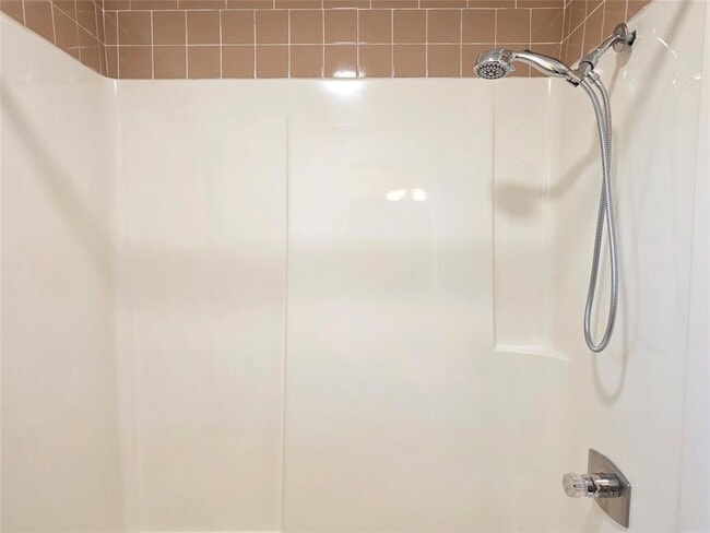 Building Photo - 505 W 18th St