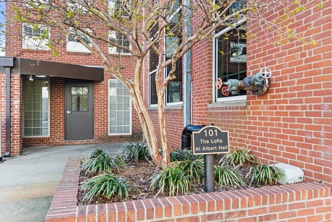 Building Photo - 101 N Chestnut St Apt 3