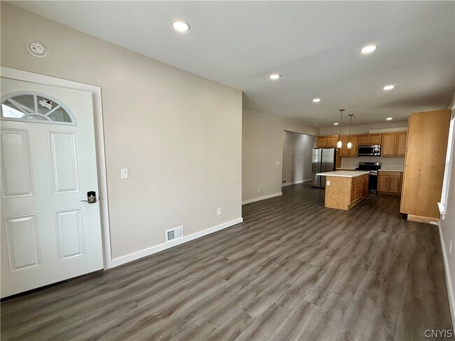 Building Photo - 125 Thomas St