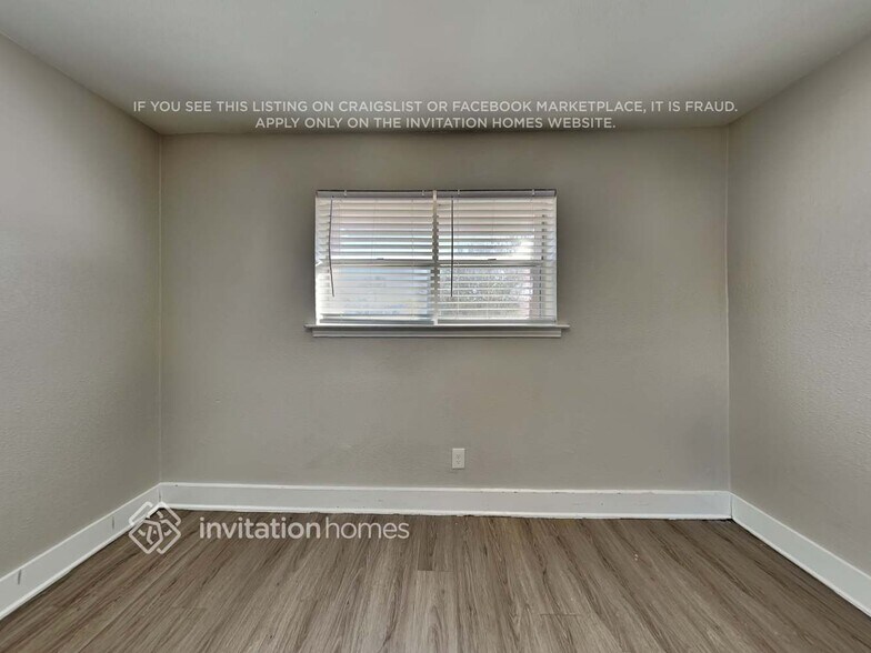 Building Photo - 923 Meadow Mead Dr