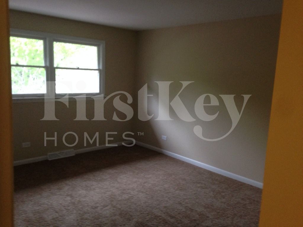 Building Photo - 817 Rose Ln