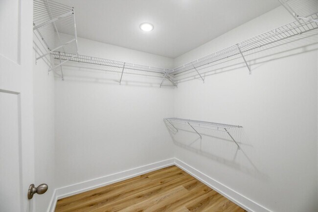 Building Photo - 2113 W Madison Ave