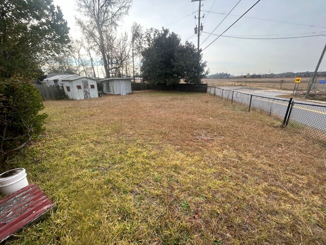 Building Photo - 3604 Hydrangea St