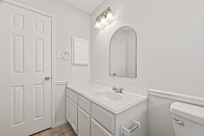 Building Photo - 2002 Foundary Dr