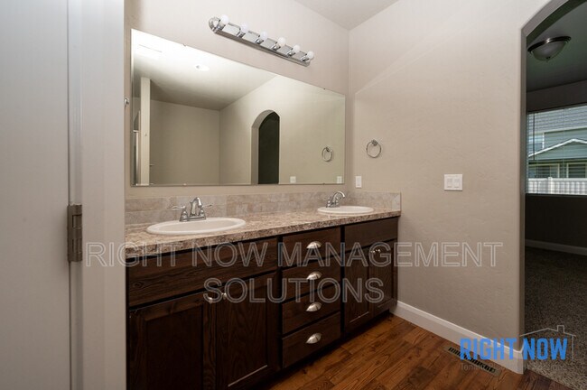 Building Photo - 4648 N Elisha Ave