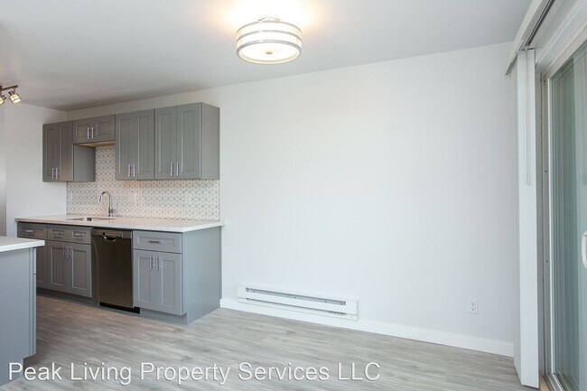 Building Photo - 4321 SW Genesee St