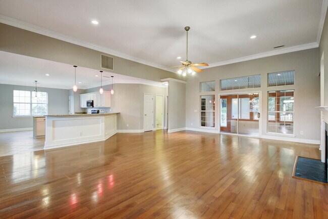 Building Photo - 6040 Fieldstone Cir