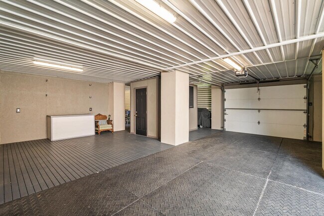 Building Photo - 430 Arricola Ave