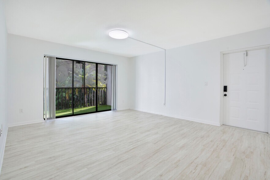 Building Photo - 9610 Green Cypress Ln