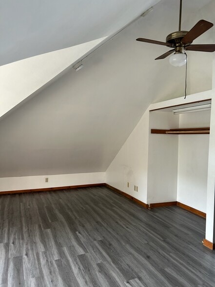 Building Photo - 429 S Windsor St