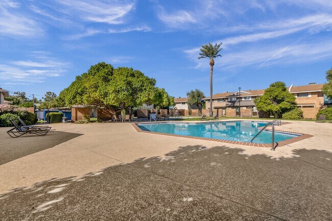 Building Photo - 6165 N Granite Reef Rd