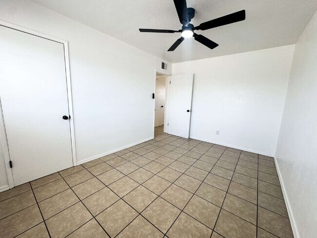 Building Photo - Cozy 3-Bed Oasis in Yuma's Heart