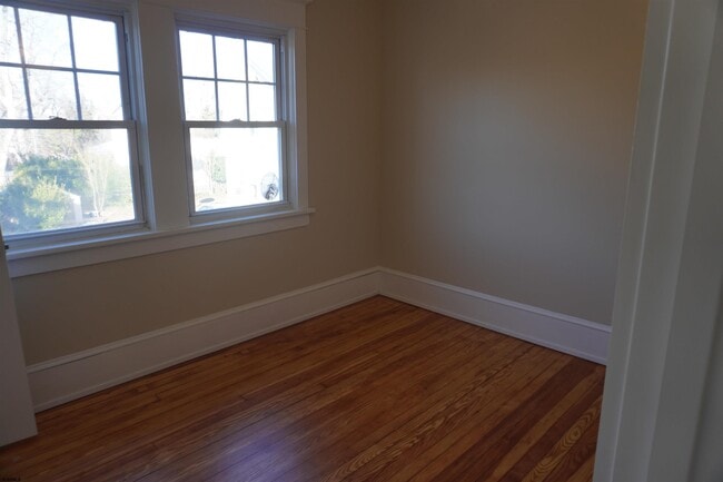 Building Photo - 202 Acorn Terrace