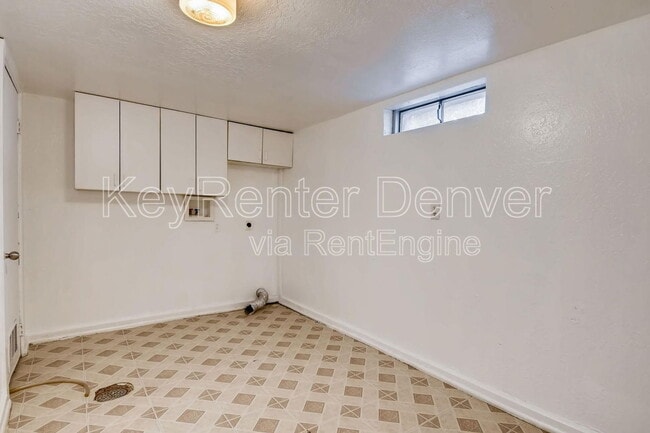 Building Photo - 9160 Cypress Dr