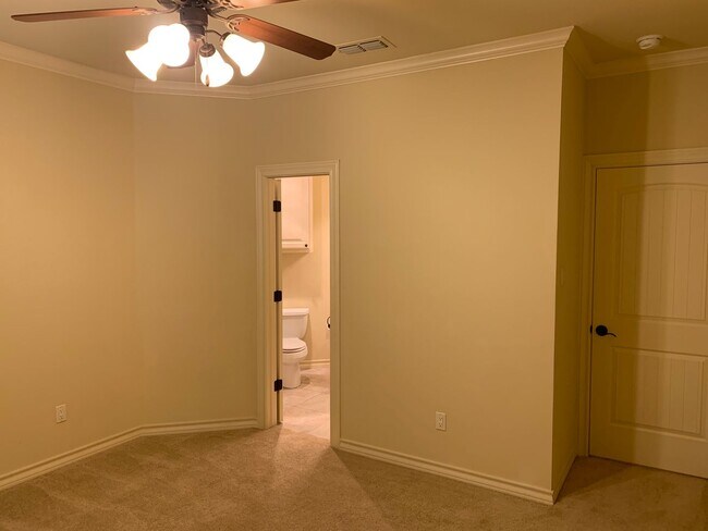 Building Photo - Luxury Garden Home In Tanglewood Terrace!!