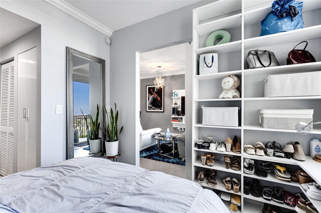 Building Photo - 511 SE 5 Ave