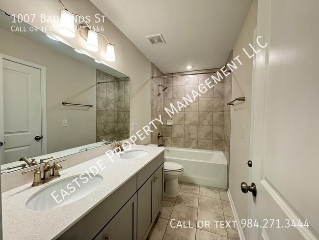 Building Photo - 1007 Badlands St