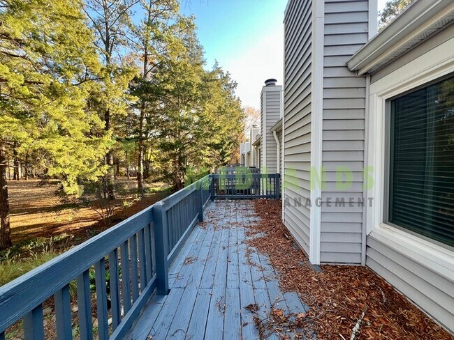 Building Photo - 201 Mariners Row