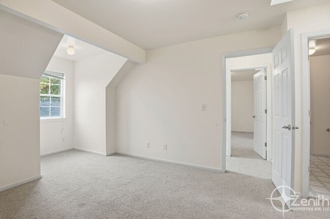 Building Photo - 419 NE 7th Ave