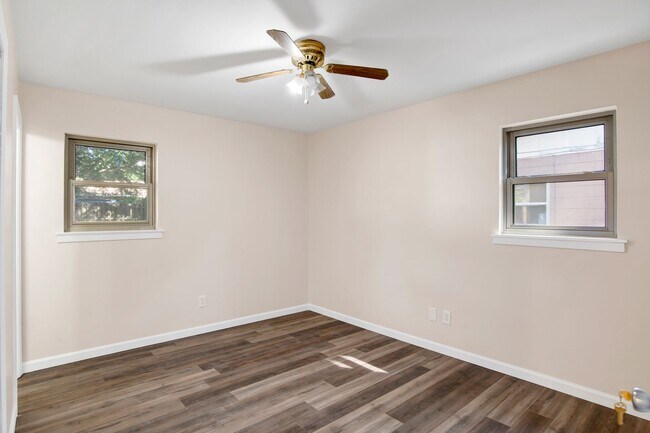 Building Photo - Renovated 3 bedroom home near UWF