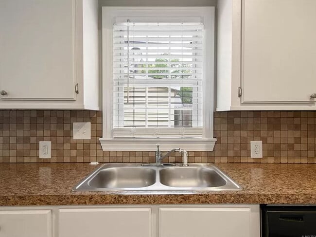 Building Photo - 2 Bedroom / 2 Bath in the heart of Midtown!