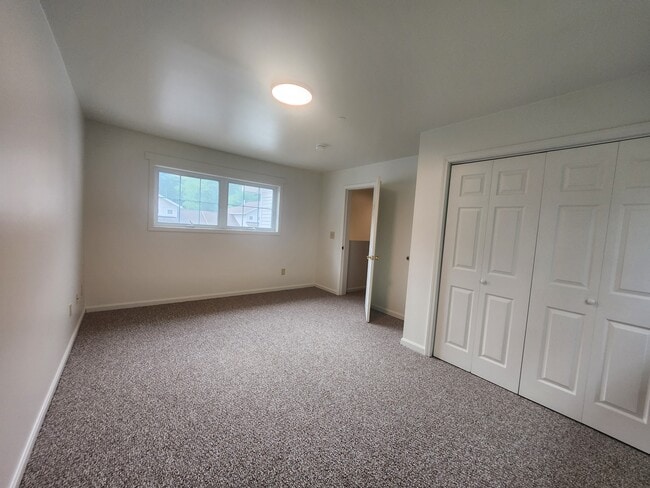 Building Photo - 12 Starflower Ln