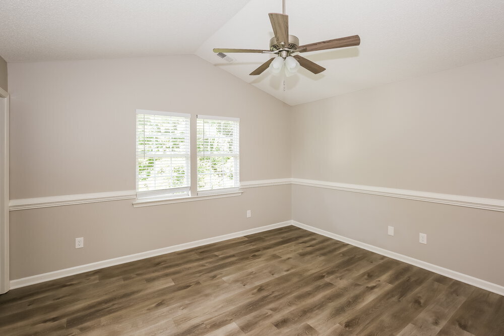 Building Photo - 137 Lantana Dr