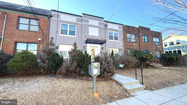 Primary Photo - 709 Jackson St NE