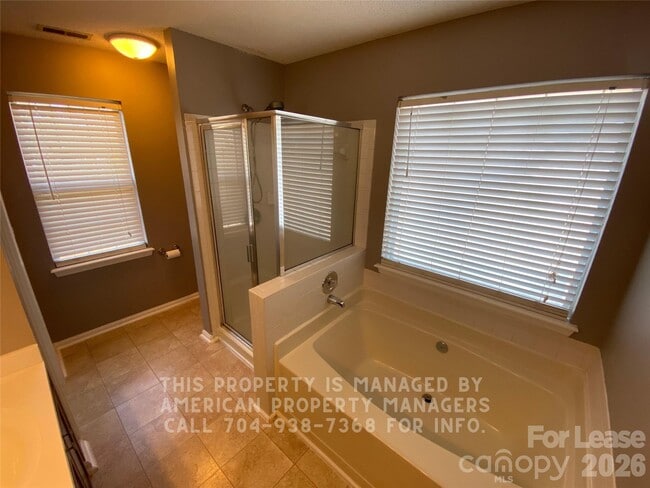 Building Photo - 1271 Midlake Ave