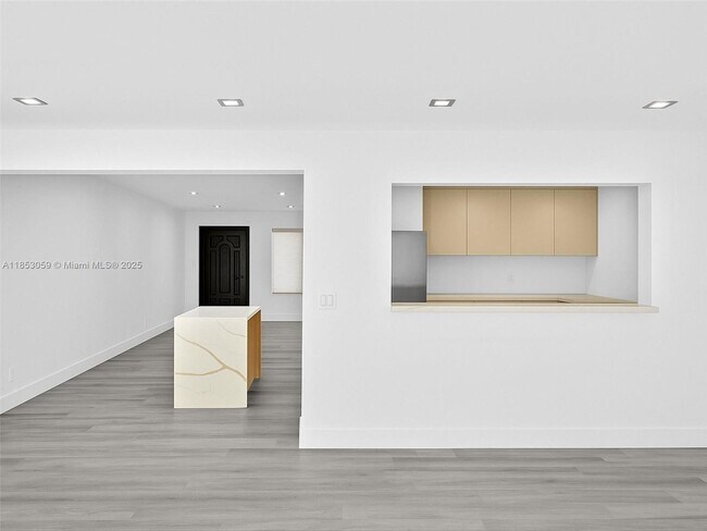 Building Photo - 2048 SW 37th Ave