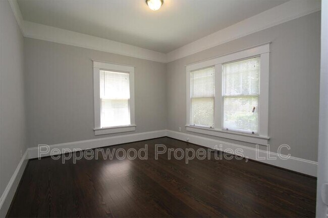 Building Photo - 550 Cecil Ct