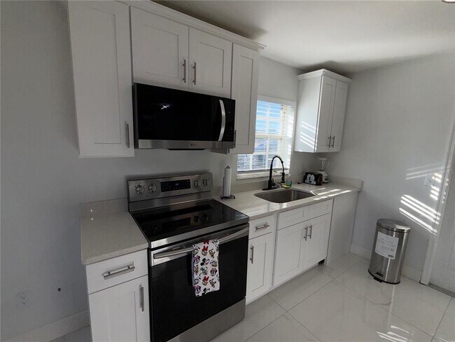 Building Photo - 801 North Blvd W