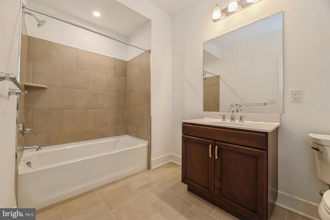 Building Photo - 2107 Donatello Dr